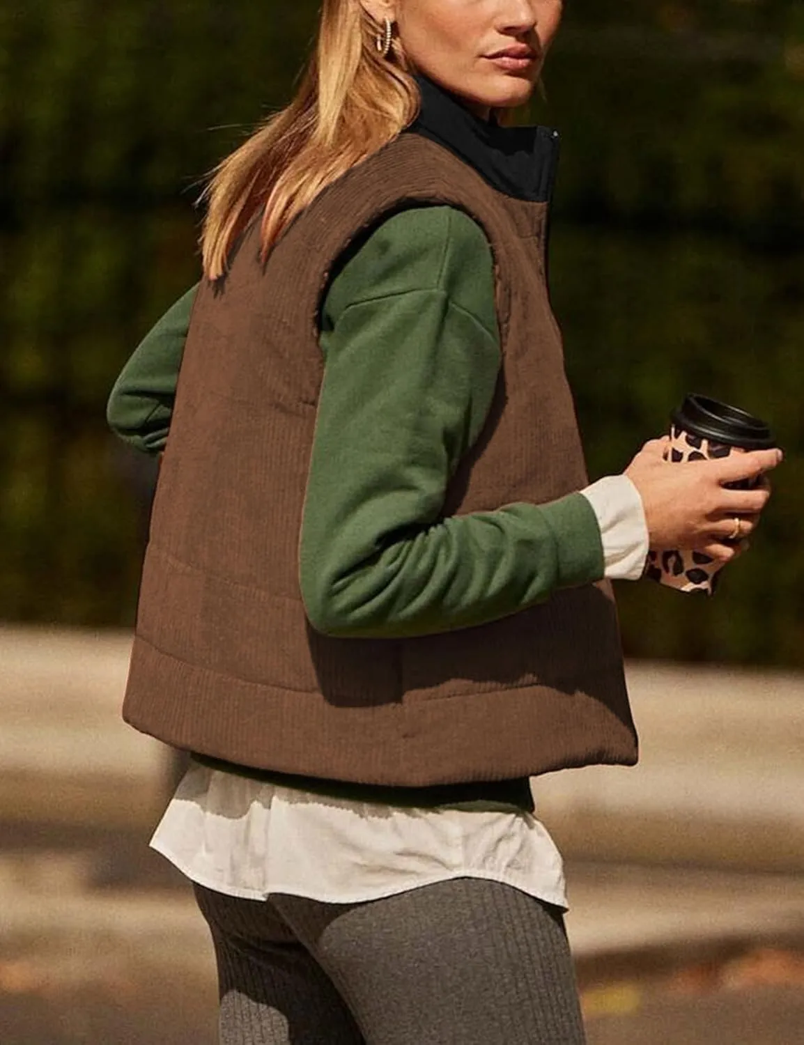Women's Corduroy Puffer Vest Cropped Stand Collar Zip Up Color Block Vests Warm Gilet Jacket Outerwear with Pocket