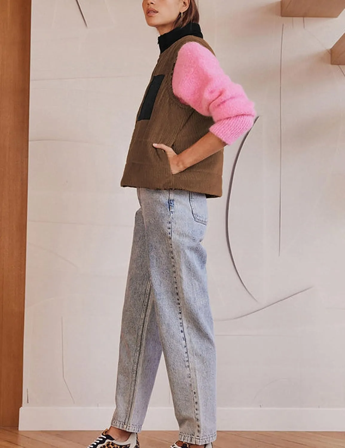 Women's Corduroy Puffer Vest Cropped Stand Collar Zip Up Color Block Vests Warm Gilet Jacket Outerwear with Pocket