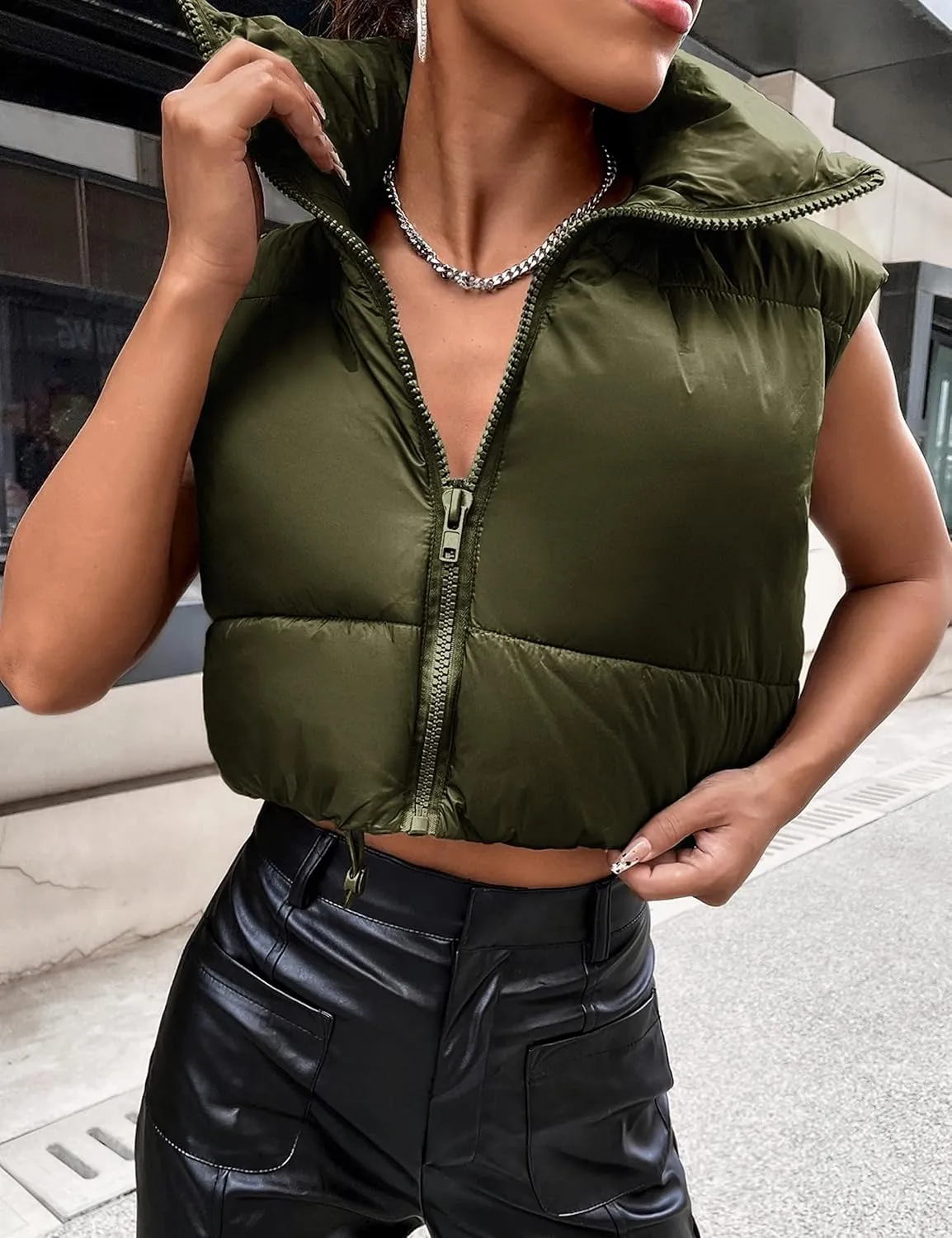 Zhiyouni Womens Cropped Puffer Vest Lightweight Sleeveless Stand Collar Short Padded Vest Gilet